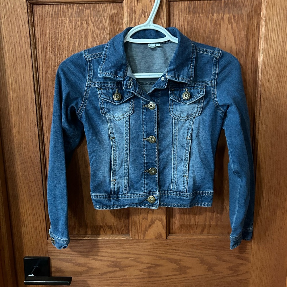 Girl’s Mudd Blue Jean Jacket Size 7/8 with Pockets on the inside and out